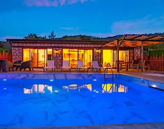 Kaş Sarıbelen'de Sakin Konumda, Özel Havuzlu, Otantik Villa - 1