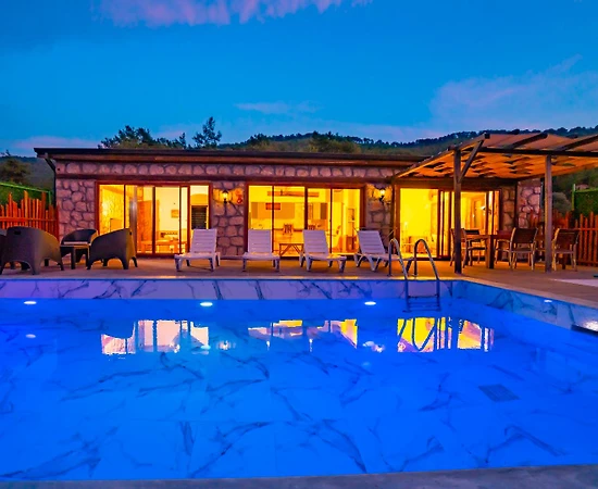 Kaş Sarıbelen'de Sakin Konumda, Özel Havuzlu, Otantik Villa - 1