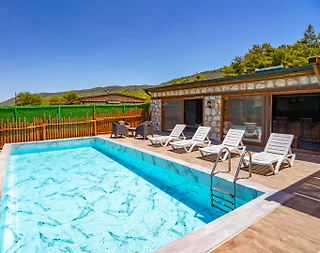 Kaş Sarıbelen'de Sakin Konumda, Özel Havuzlu, Otantik Villa - 1