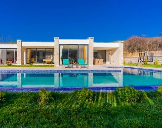 Kaş Sarıbelen'de Sakin Konumda, Özel Havuzlu, Saunalı, Jakuzili Villa - 1