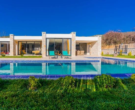 Kaş Sarıbelen'de Sakin Konumda, Özel Havuzlu, Saunalı, Jakuzili Villa - 1