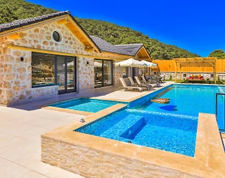 Kaş Sarıbelen'de Sakin Konumda, Özel Havuzlu, Taş Villa - 1