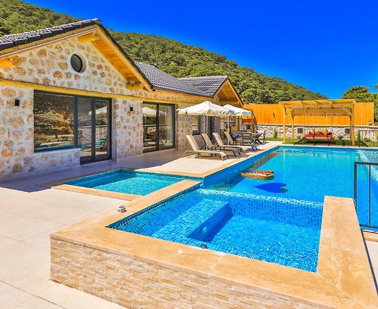 Kaş Sarıbelen'de Sakin Konumda, Özel Havuzlu, Taş Villa - 1