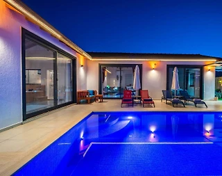 Kaş Sarıbelen'de Sesiz Konumda, Jakuzili, Modern Tasarımlı Villa - 1