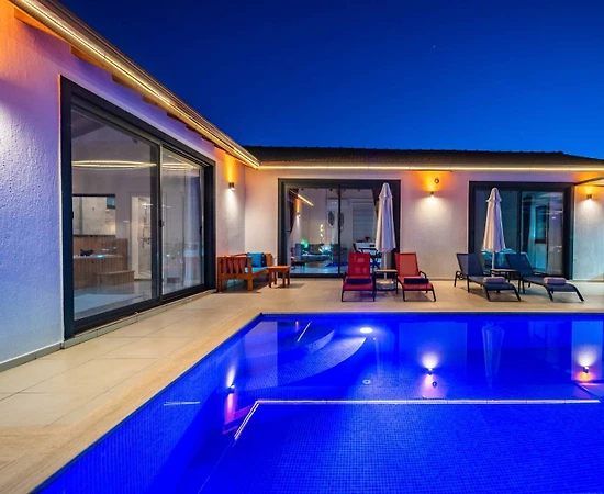 Kaş Sarıbelen'de Sesiz Konumda, Jakuzili, Modern Tasarımlı Villa - 1