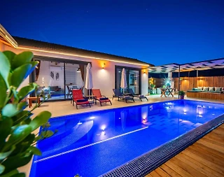 Kaş Sarıbelen'de Sesiz Konumda, Jakuzili, Modern Tasarımlı Villa - 3