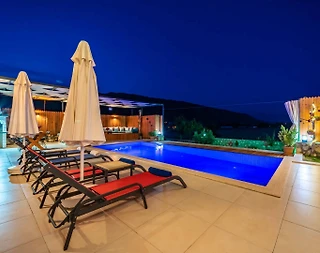 Kaş Sarıbelen'de Sesiz Konumda, Jakuzili, Modern Tasarımlı Villa - 4