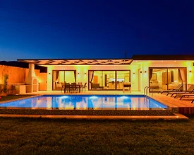 Kaş Sarıbelen'de Sesiz Konumda, Jakuzili, Modern Tasarımlı Villa - 3