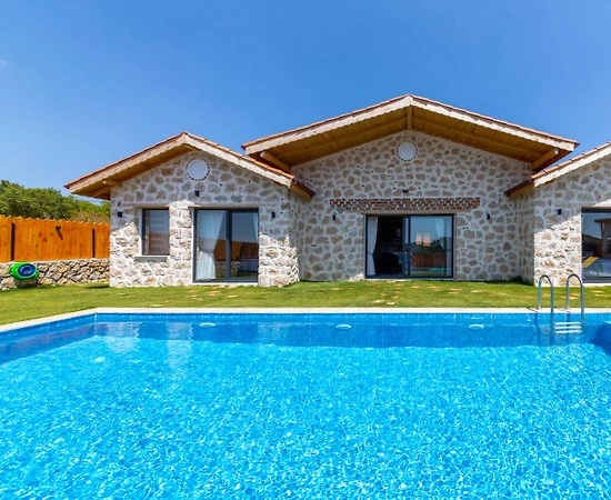 Kaş Sarıbelen'de Sesiz Konumda, Özel Havuzlu, Jakuzili Villa - 1