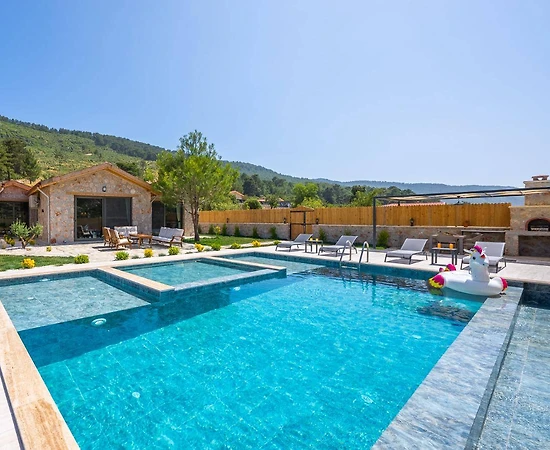 Kaş Sarıbelen'de Sesiz Konumda, Özel Havuzlu, Taş Villa - 1