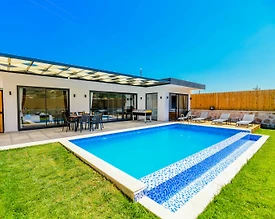 Kaş Sarıbelen'de Sessiz Konumda, Jakuzili, Modern Tasarımlı Villa - 3