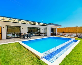 Kaş Sarıbelen'de Sessiz Konumda, Jakuzili, Modern Tasarımlı Villa - 3