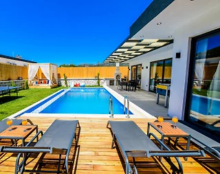 Kaş Sarıbelen'de Sessiz Konumda, Jakuzili, Modern Tasarımlı Villa - 5
