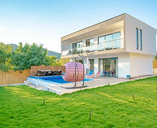 Kaş Sarıbelen'de Yemyeşil Bahçe İçerisinde, Özel Havuzlu, 2+1 Villa - 1