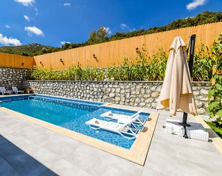 Kaş Sarıbelen'de Yemyeşil Bahçeli, Özel Havuzlu, Langırtlı, Kiralık Villa - 4