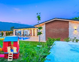 Kaş Sarıbelen'de Yemyeşil Bahçeli, Özel Havuzlu, Modern Villa - 2
