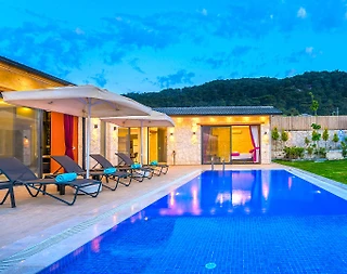 Kaş Sarıbelen'de Yemyeşil Bahçeli, Özel Havuzlu, Modern Villa - 4