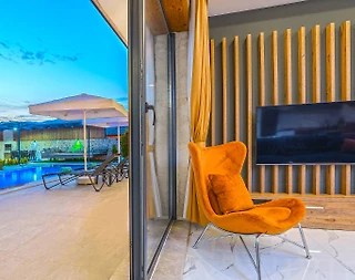 Kaş Sarıbelen'de Yemyeşil Bahçeli, Özel Havuzlu, Modern Villa - 5