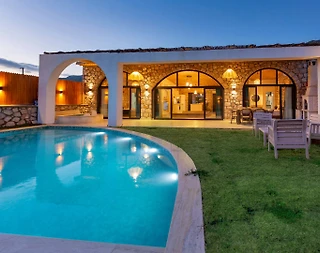 Kaş Sarıbelen'de Yemyeşil Bahçeli, Özel Havuzlu, Kiralık Villa - 4