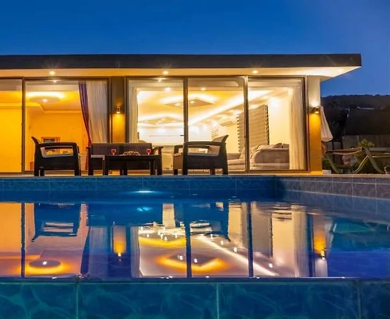 Kaş Sarıbelen'de Yemyeşil Doğada, Özel Havuzlu, Konforlu Villa - 1