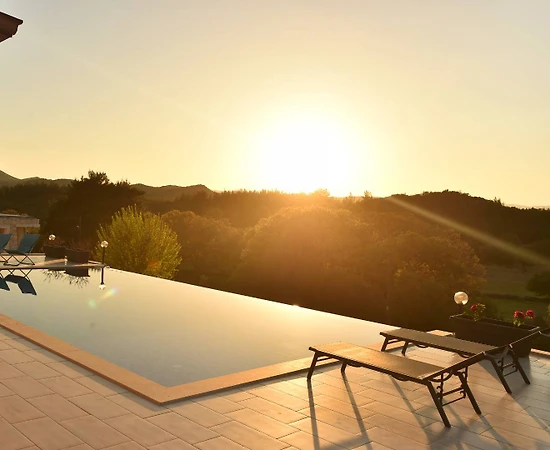 Kaş Sarılar'da Sakin Konumda, Özel Sonsuzluk Havuzlu, Kiralık Taş Ev - 1