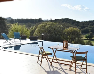 Kaş Sarılar'da Sakin Konumda, Özel Sonsuzluk Havuzlu, Kiralık Taş Ev - 3