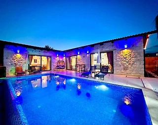 Kaş Uğrar'da Enfes Doğada, Özel Havuzlu, Jakuzili Villa - 1