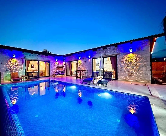 Kaş Uğrar'da Enfes Doğada, Özel Havuzlu, Jakuzili Villa - 1