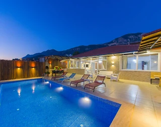 Kaş Ulugöl'de Doğa İçerisinde, Özel Havuzlu ve Jakuzili, Kiralık Villa - 2