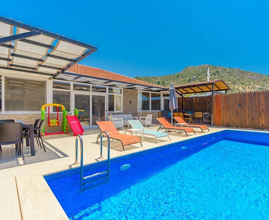 Kaş Ulugöl'de Doğa İçerisinde, Özel Havuzlu ve Jakuzili, Kiralık Villa - 1