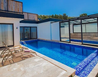 Kaş Üzümlü'de Balayı Çiftlerine Uygun, Isıtmalı Havuzlu, Modern Villa - 1