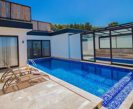 Kaş Üzümlü'de Balayı Çiftlerine Uygun, Isıtmalı Havuzlu, Modern Villa - 1