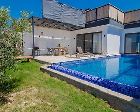 Kaş Üzümlü'de Balayı Çiftlerine Uygun, Isıtmalı Havuzlu, Modern Villa - 3