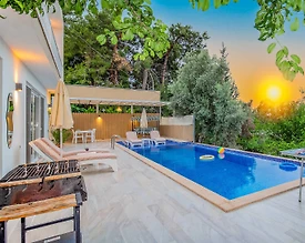 Kaş Üzümlü'de Çekirdek Ailelere Uygun, Özel Havuzlu, Jakuzili Villa - 3