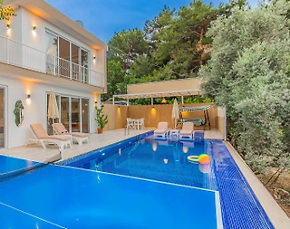 Kaş Üzümlü'de Çekirdek Ailelere Uygun, Özel Havuzlu, Jakuzili Villa - 2