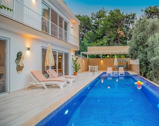 Kaş Üzümlü'de Çekirdek Ailelere Uygun, Özel Havuzlu, Jakuzili Villa - 1