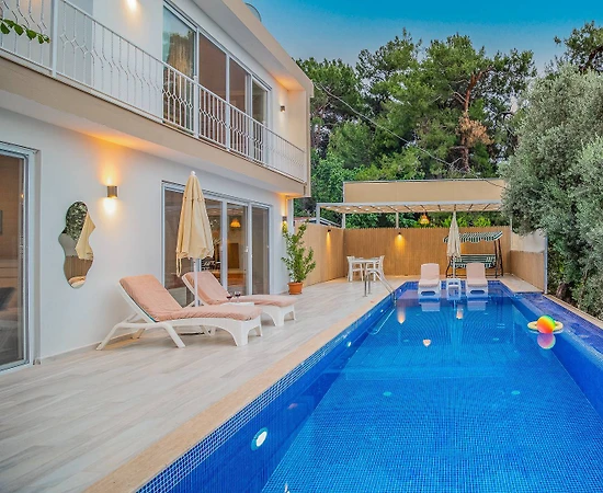 Kaş Üzümlü'de Çekirdek Ailelere Uygun, Özel Havuzlu, Jakuzili Villa - 1
