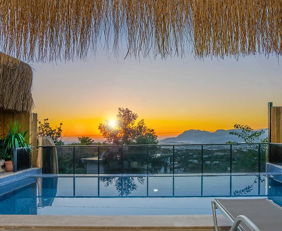 Kaş Üzümlü'de Balayı Çiftlerine Uygun, Özel Havuzlu, Jakuzili Villa - 1