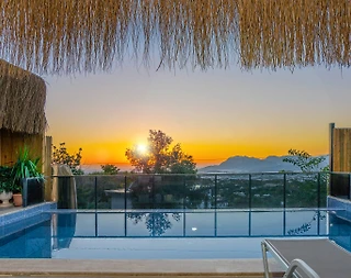 Kaş Üzümlü'de Balayı Çiftlerine Uygun, Özel Havuzlu, Jakuzili Villa - 1