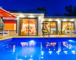 Kaş Üzümlü'de Balayı Çiftlerine Uygun, Özel Havuzlu, Konforlu Villa - 1