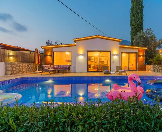 Kaş Üzümlü'de Balayı Çiftlerine Uygun, Özel Havuzlu, Konforlu Villa - 1