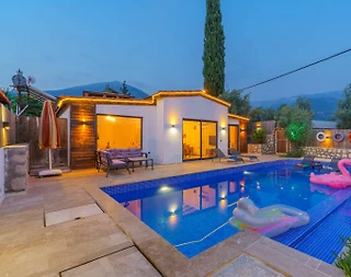 Kaş Üzümlü'de Balayı Çiftlerine Uygun, Özel Havuzlu, Konforlu Villa - 2