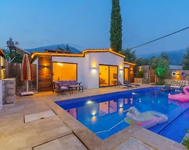 Kaş Üzümlü'de Balayı Çiftlerine Uygun, Özel Havuzlu, Konforlu Villa - 2