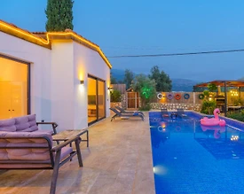 Kaş Üzümlü'de Balayı Çiftlerine Uygun, Özel Havuzlu, Konforlu Villa - 3