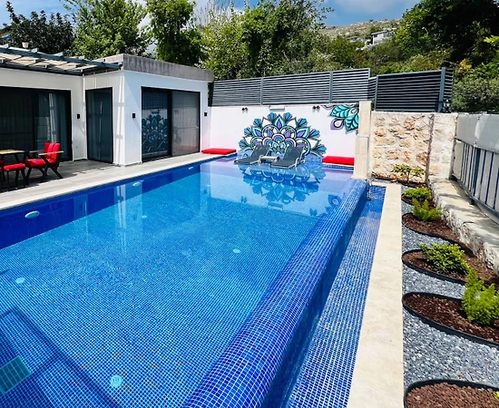 Kaş Üzümlü'de Balayı Çiftlerine Uygun, Özel Havuzlu, Modern Villa - 1