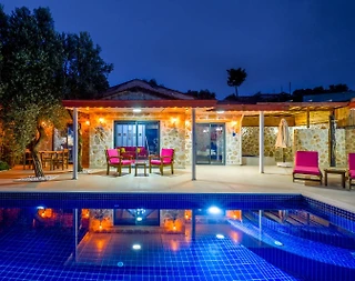 Kaş Üzümlü'de Balayı Çiftlerine Uygun, Özel Havuzlu, Modern Villa - 1