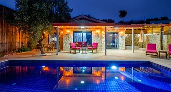 Kaş Üzümlü'de Balayı Çiftlerine Uygun, Özel Havuzlu, Modern Villa