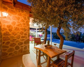 Kaş Üzümlü'de Balayı Çiftlerine Uygun, Özel Havuzlu, Modern Villa - 3