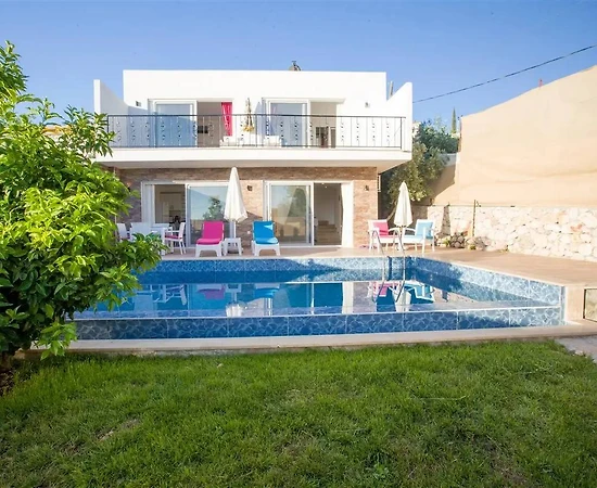 Kaş Üzümlü'de Balayı Çiftlerine Uygun, Özel Havuzlu, Tatil Villası - 1