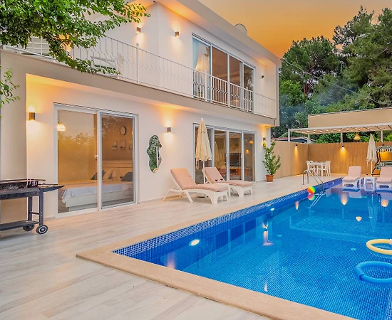Kaş Üzümlü'de Çekirdek Ailelere Uygun, Özel Havuzlu, Jakuzili Villa - 1